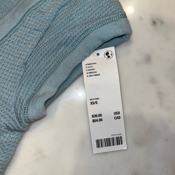 Urban outfitters tops that are super flattering! - Picture 7 of 7